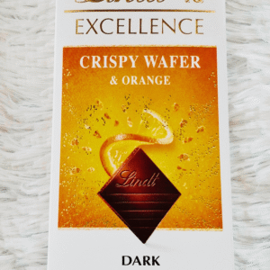 Lindt excellence étcsokoládé narancszselével és ostya darabokkal