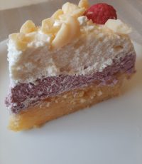 Málnás fehércsokis tortaszelet Málnás fehércsokis torta